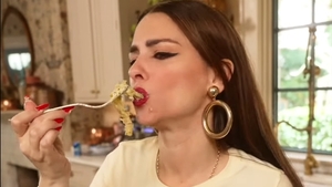 Pasta Queen te răsfață cu Pesto Salmon Pasta.Cină ca la restaurant, direct din bucătăria ta