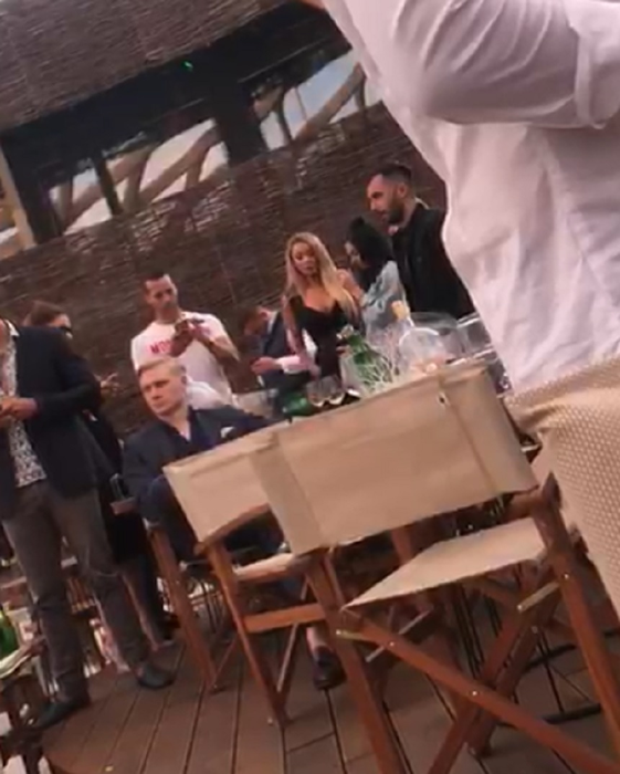 Vedeta și iubitul milionar au petrecut în cel mai exclusivit club de pe litoral