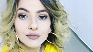 LIDIA BUBLE s-a fotografiat în pat, iar prietenii virtuali au observat imediat un detaliu neaşteptat!