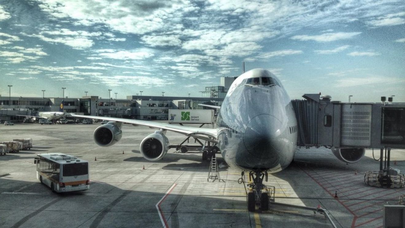 Cum se va face accesul la aeroportul Henri Coandă începând de miercuri. Ce reguli trebuie să respecte pasagerii