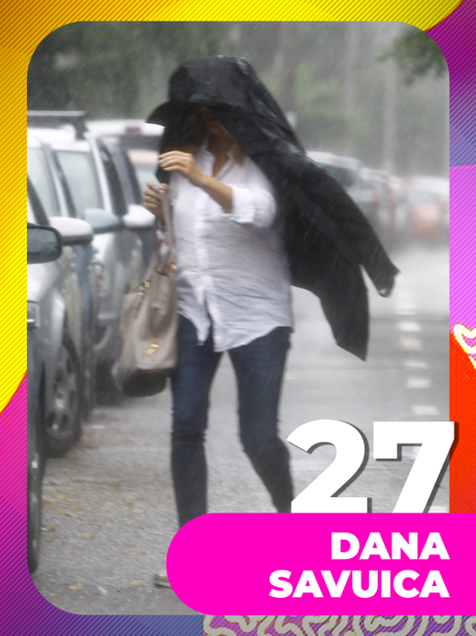 TOP 30 fete-sexy chiar şi atunci când afară plouă. Monica Gabor, Anna Lesko şi Bianca Drăguşanu s-au udat… la propriu!