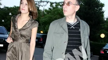 Incredibil! Vezi aici ce a gasit sotia lui Dan Teodorescu in sifonier.  Un musafir surpriza s-a ascuns printre hainele lui