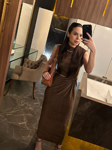 O influenceriță a murit la doar 28 de ani, după ce a ajuns la spital cu febră și dureri abdominale. Care a fost cauza decesului, de fapt
