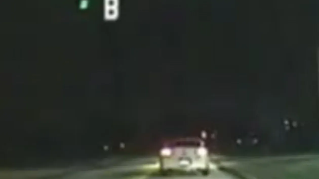 VIDEO Un american, prins cu droguri asupra lui, si-a abandonat copilul de sase ani, fugind de la locul faptei