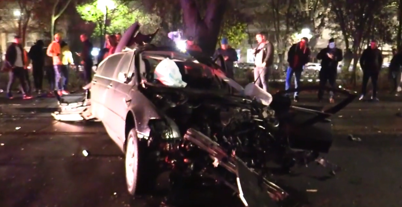 Accident înfiorător în Brăila. Șoferul unui BMW, proiectat pe șosea după ce a pierdut controlul volanului și a făcut prăpăd. Bărbatul de 23 de ani, în comă la spital