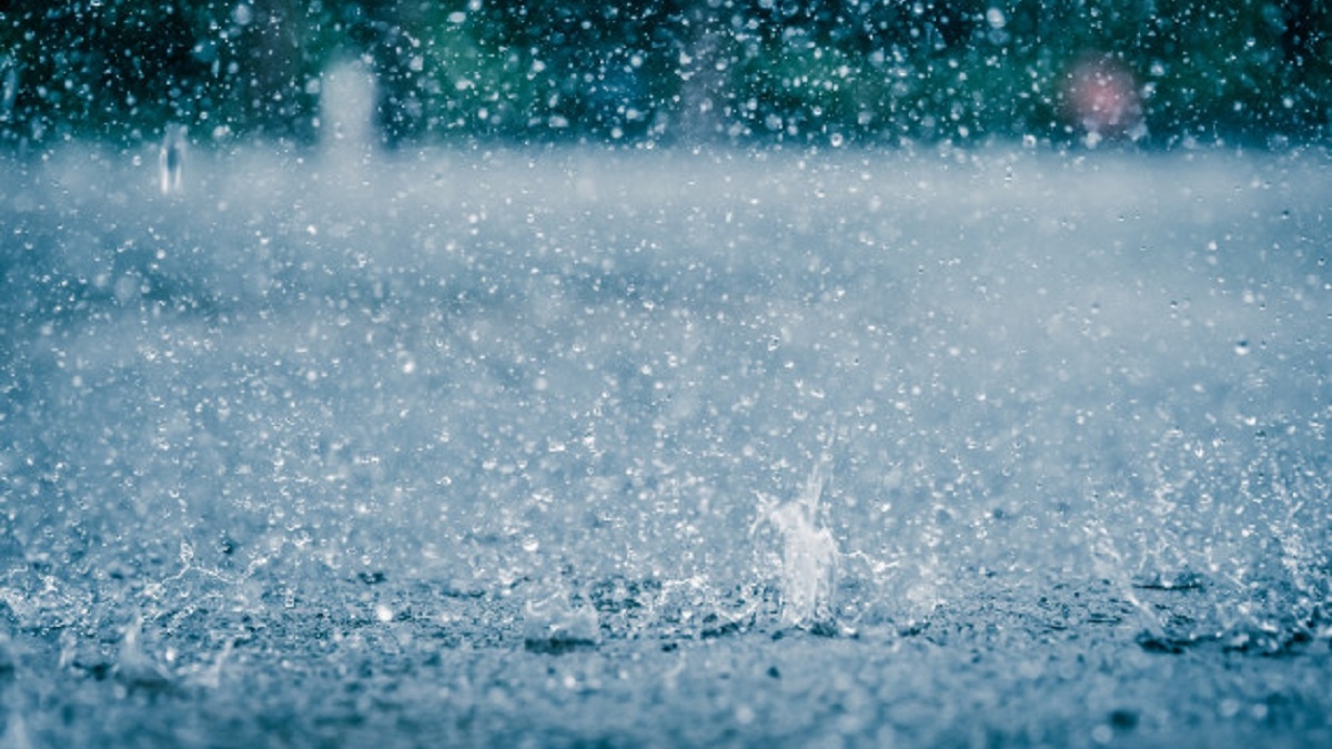 Meteorologii au emis o avertizare de cod galben de ploi. Care sunt zonele din țară în care se vor înregistra averse, grindină și vijelii