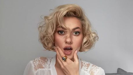 Lidia Buble și-a pus fanii pe jar! Tricoul minuscul i-a jucat feste artistei