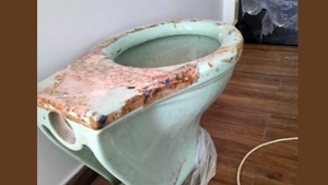 Nu este o glumă! Ce a pățit un bărbat din Cluj-Napoca, după ce a dat anunț că donează acest vas de WC