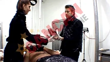 Perversiuni culinare! Concurentele lui Botezatu au pozat in abator cu halca in gura