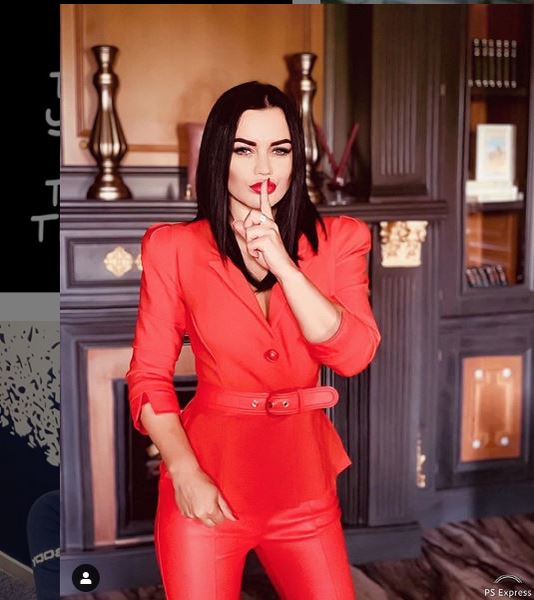 Fanii, în delir! Cum a apărut Carmen de la Sălciua pe stradă: ”Ce sâni nebunatici ai!”