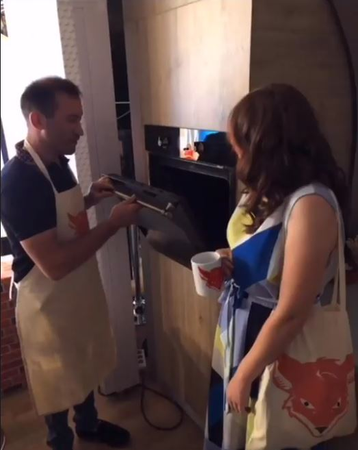 Vulpița și Viorel Stegaru, cadouri pentru fani înainte de Crăciun! Unii dintre internauți au râs când au văzut premiile puse în joc | FOTO