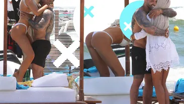 Bianca Drăgușanu a înnebunit plaja cu posteriorul ei tunat + Poziții și săruturi ca în “Dirty Dancing” cu Alex Bodi