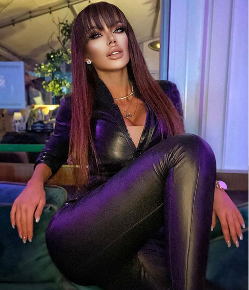 Imagini ireale! Bianca pune pistoalele pe masă și le probează de față cu Sofia