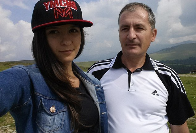 Primele declaraţii ale bărbatului care se ocupă de vânzarea virginităţii româncei! Ce a spus despre ALEEXANDRA KHEFREN!
