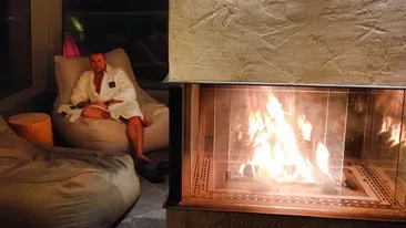 A dat-o uitarii definitiv pe Anda Adam! Craciun romantic pentru Bote, departe de tara, cu o pustoiaca frumusica-foc! Vezi dovada