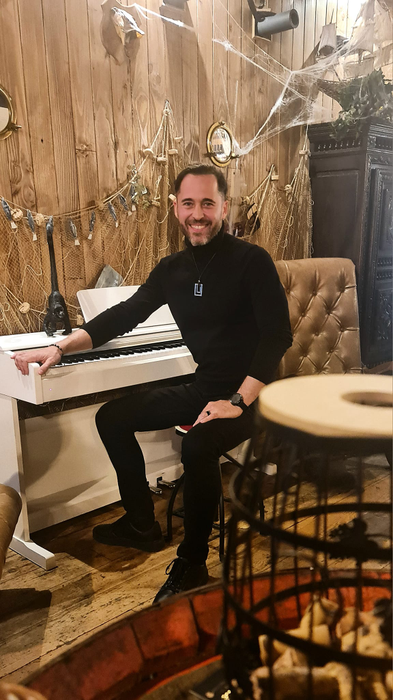 Dinu Maxer n-a putut să nu remarce frumusețea Mariei Ilioiu / (Sursa: Instagram)