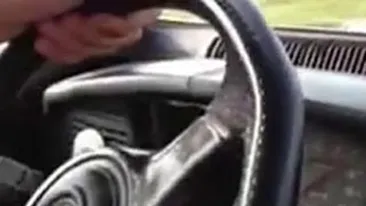 VIDEO DE MEN TI AL! 155 fraiere, si-a luat 160-u! Ia-o ma, baga picioru' in ea! Taci ma ca nu esti pe motor sa te apleci in mortii ma-tii! - Uite o Dacia 1310 cu 160 km/h in panta