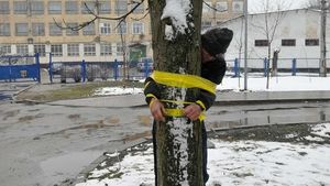 Hoții din Kiev, legați și bătuți. Casele abandonate sunt jefuite