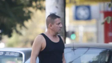 Ghici ce actor se plimba prin Bucuresti imbracat in maiou, la inceputul lunii octombrie?