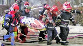 Familiile din blocul unde a avut loc explozia vor primi cate 6.000 de lei ca ajutor de urgenta