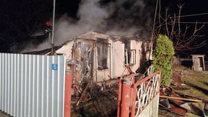 Incendiu violent la o casă din Vrancea. Un bărbat a suferit arsuri grave