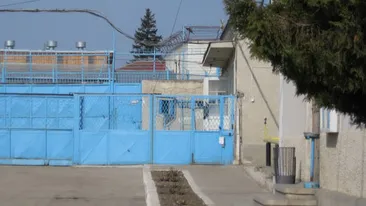 Crimă oribilă în penitenciarul din Iaşi! Un deţinut şi-a lovit colegul de celulă cu un scaun în cap