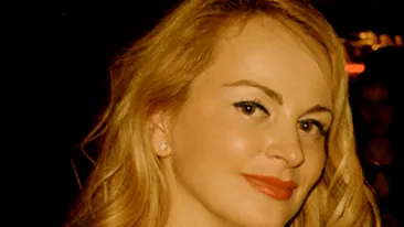 Delia Antal a inceput petrecerea cu o zi mai devreme! A baut sampanie in cinstea ei!