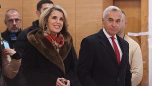 Semnul misterios făcut de Cristela Georgescu în public. Ce mesaj ar transmite cu el, potrivit Elenei Udrea