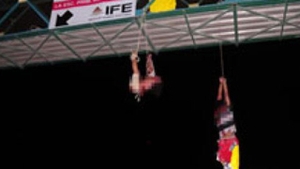 Doi tineri din Mexic au fost mutilati si spanzurati de un pod! Afla de ce au fost tratati in asemenea mod!
