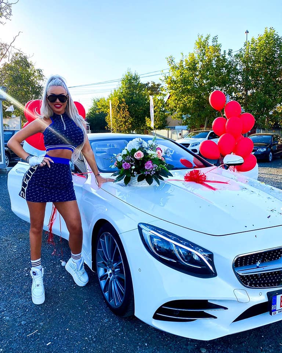Loredana Chivu și-a făcut mama să plângă de ziua ei! Ce surpriză i-a pregătit în public | FOTO