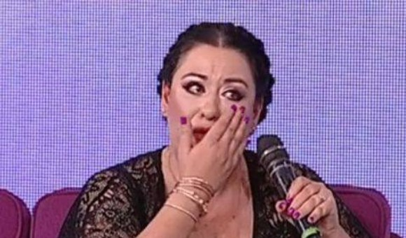 Oana Roman, în lacrimi la TV: „Nimeni nu m-a sunat să mă întrebe dacă mama e ok!”