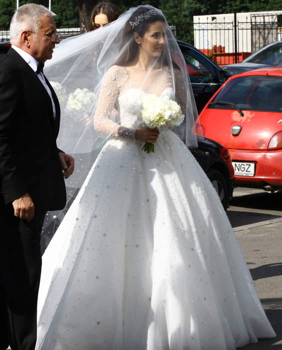 Cununie mare la Mănăstirea Cașin! A urmat nunta regală între Alexandros și Roxana
