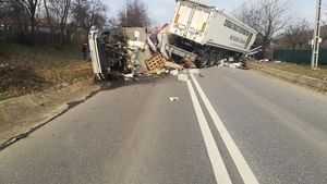 Două TIR-uri și un camion s-au ciocnit în județul Iaşi! O persoană a murit