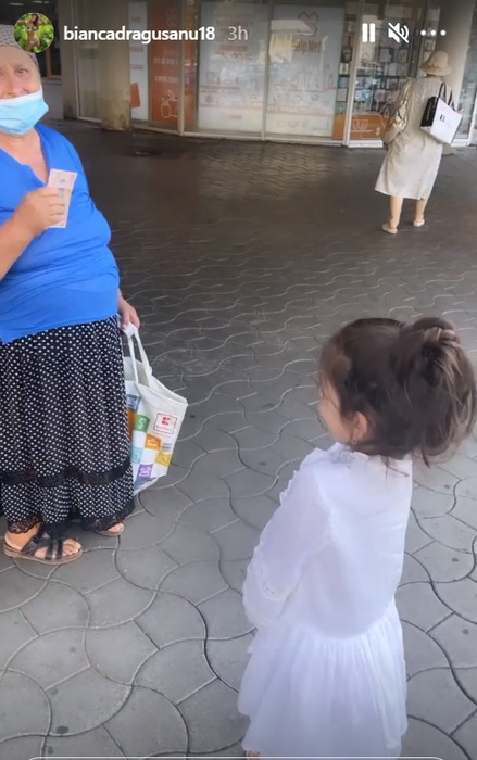 Bianca Drăgușanu are inimă mare. Câți lei i-a dat Sofia unei femei pe stradă