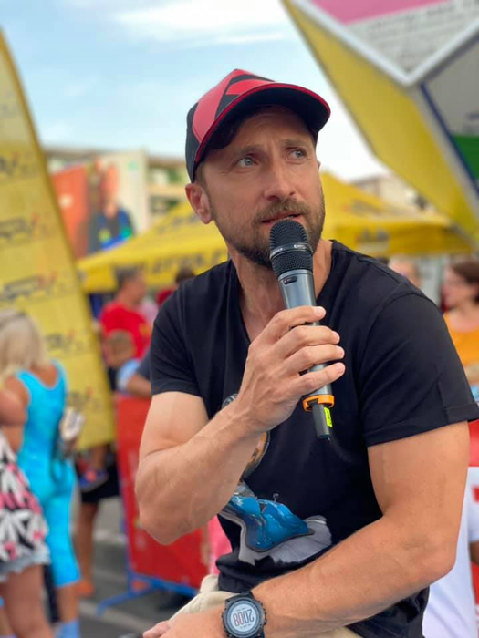 Dani Oțil, "micuțul prezentator" de la Antena 1 (Foto: Instagram)
