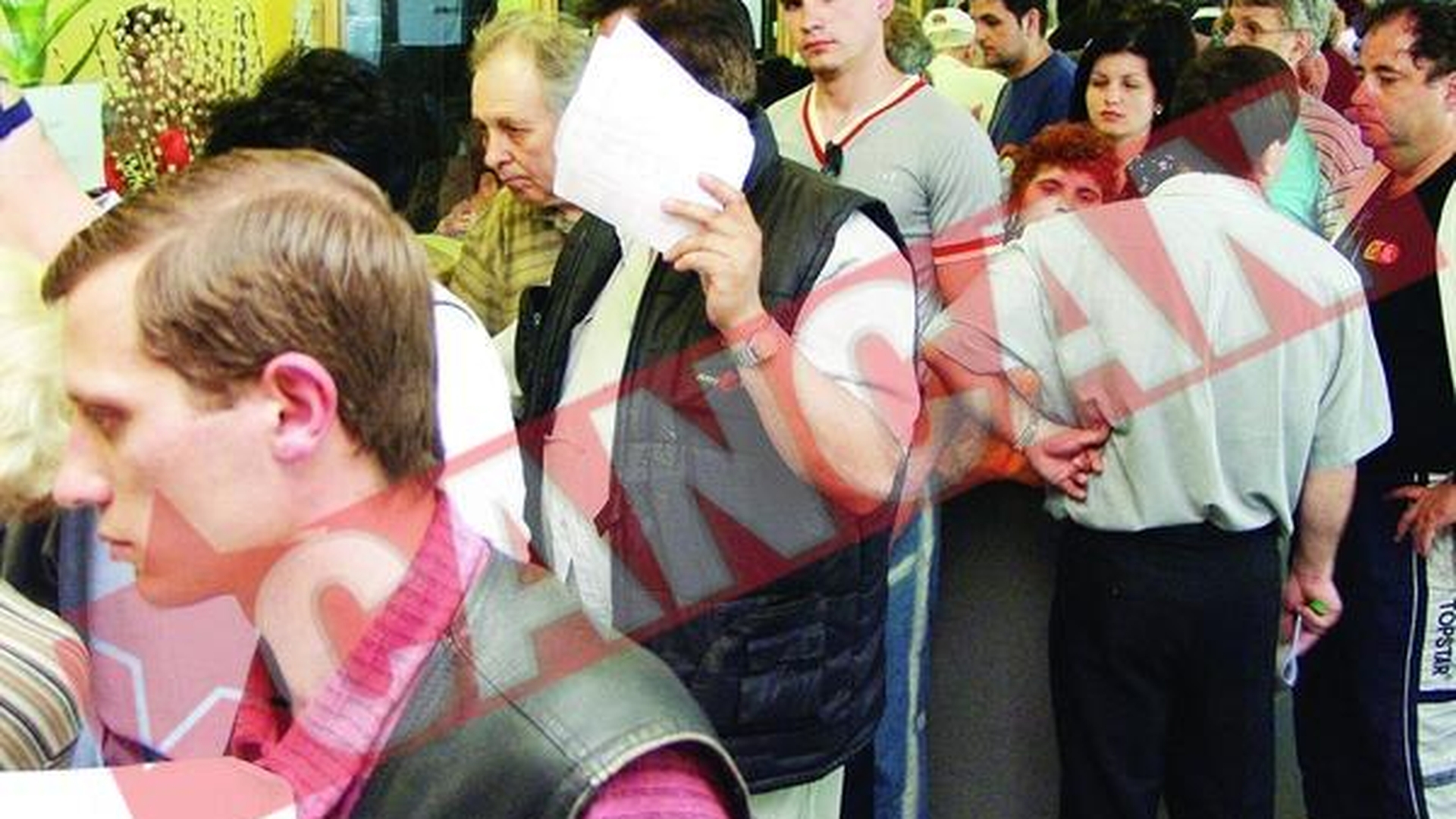 Salariile functionarilor, triplate de amenzile platite de cetateni