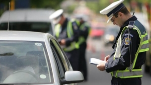 Un bărbat a sunat la 112 să spună că polițiștii care l-au amendat sunt în stare de ebrietate, dar tot el a fost din nou amendat
