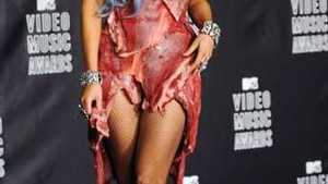 Domnilor, ati purta un colier din carne?