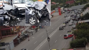 Accident violent în Vâlcea în care a fost implicate o mașină și un microbuz cu 16 oameni. Circulația este oprită