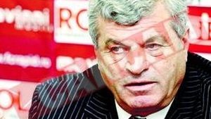 Sichitiu: "Mircea, nu a mai fost blat si acum la Bistrita?" Rednic: "Intreaba-l pe Fane Magazioneru?!"