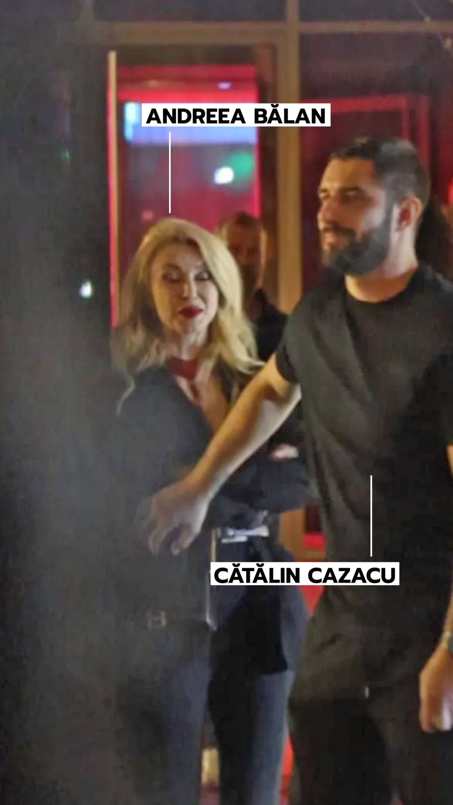 Cătălin Cazacu o conduce afară pe Andreea Bălan (SURSA FOTO: CANCAN.RO)