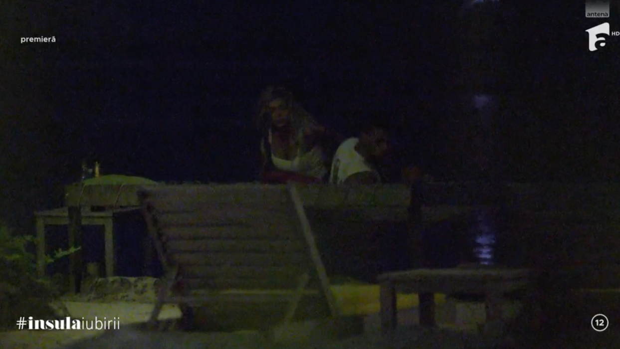 Ella, prinsă cu cioara vopsită la Insula Iubirii 2025! Nu știa că sunt camere în baie atunci când a sărit pe Teo. Cum a încercat să se scoată în fața reporteriței