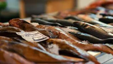 Cât costă 1 kg de pește înainte de Florii. Pensionarii abia au avut bani să își cumpere un caras