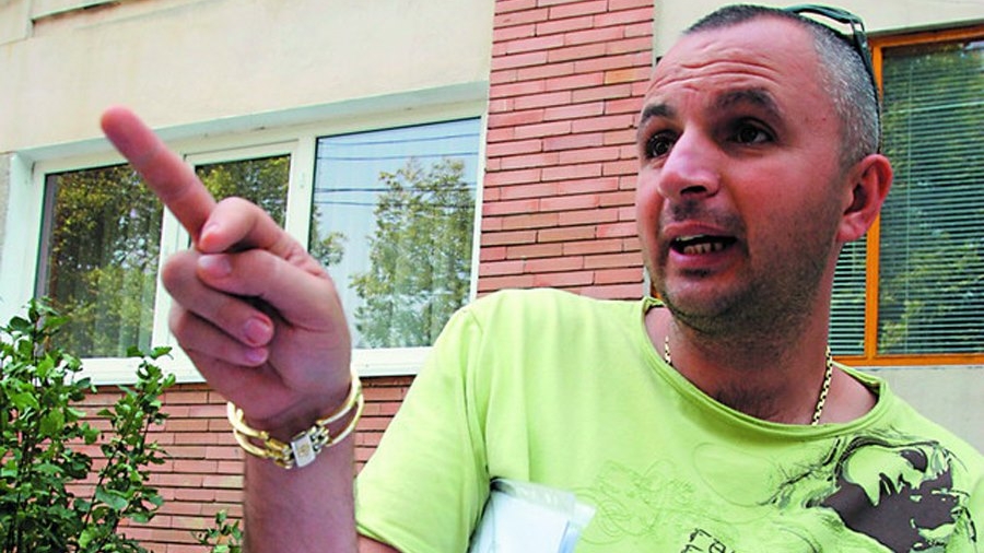 Fierbe lumea interlopă! Titi Zgârcitu amenință: "Vă scot fetele la produs și copiii la cerșit"