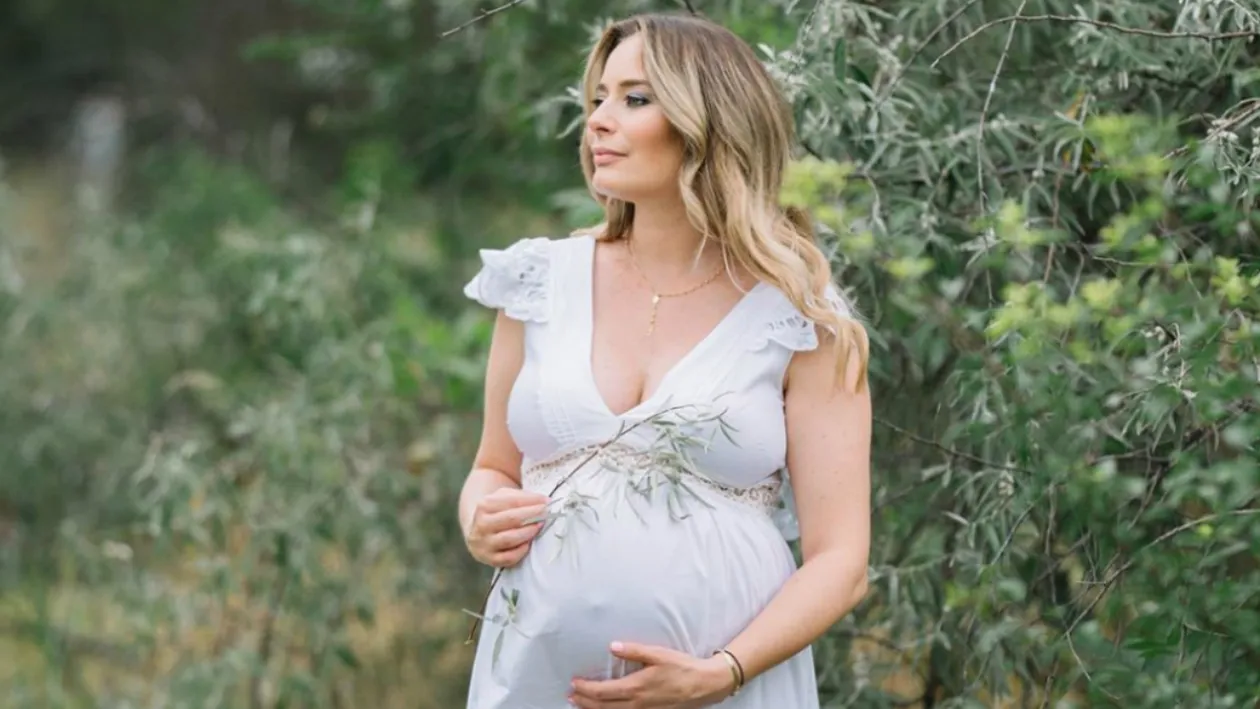 Laura Cosoi este însărcinată pentru a patra oară! Actrița a dat vestea cea mare, la scurt timp după moartea mamei ei: „Miracolul vieții”