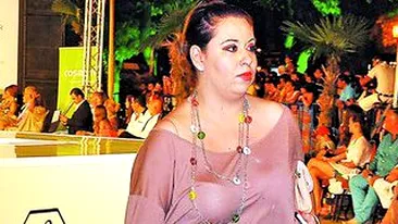 Oana Roman, bluza cu vedere la burta