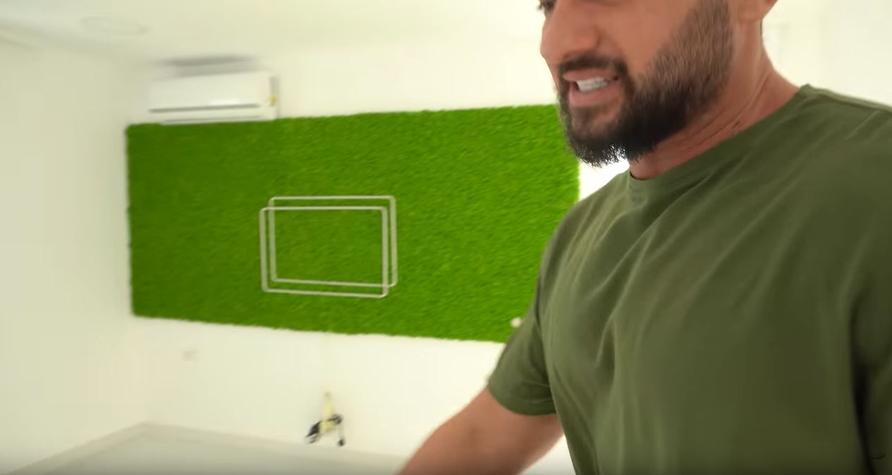 Incredibil! Ce a putut să pună Dorian Popa pe peretele biroului din casa de 300.000 de euro | FOTO