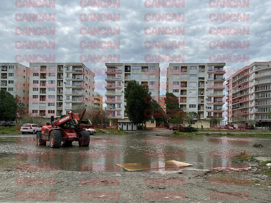 Parcările din Mamaia, inundate / sursă foto: Cancan.ro