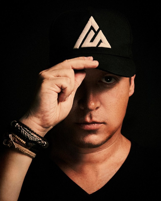 Un Dj celebru a murit în timp ce se afla în vacanță în Bali. A sărit în ajutorul unei prietene