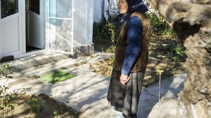 FOTO / Povestea bătrânei care a donat 10.000 de lei pentru Catedrala Mântuirii Neamului. A făcut foamea ca să poată strânge bani şi stă într-o casă cu termopane